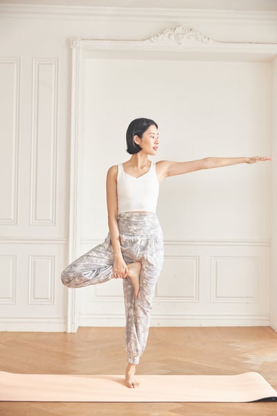 Front2line 輕彈棉 扎染寬鬆束腳褲 灰色2