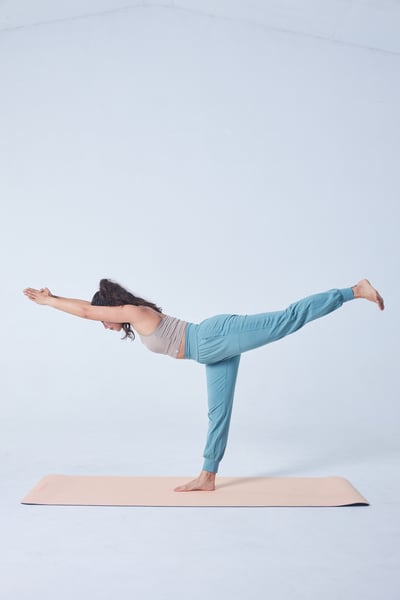 Front2line 輕彈棉 瑜珈修身款束腳寬褲 綠色4