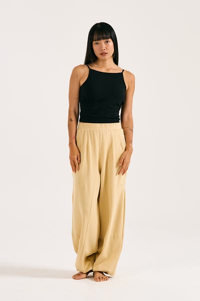 【熱銷】Dhyani 鬆弛隨意瑜珈束腳褲 奶油黃 CON088CRM 男女通穿2