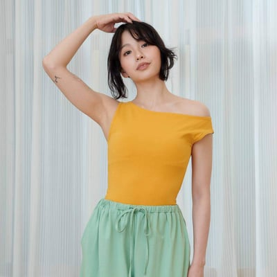 Dhyani 掉肩造型胸墊上衣 深黃色 CON119YEL1