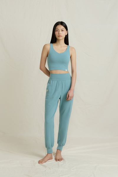 Front2line 輕彈棉 瑜珈修身款束腳寬褲 綠色6