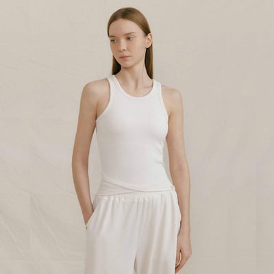 Front2line 瑜珈坑紋層次造型胸墊背心 奶油白 FDWSBT041CRM1