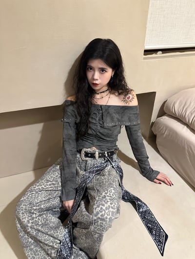 卯釘翻領修身一字領上衣3