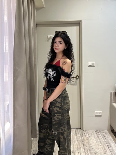 純欲木耳邊撞色假兩件上衣3