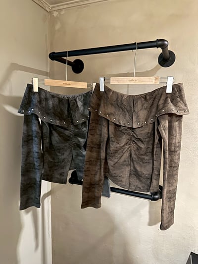 卯釘翻領修身一字領上衣11