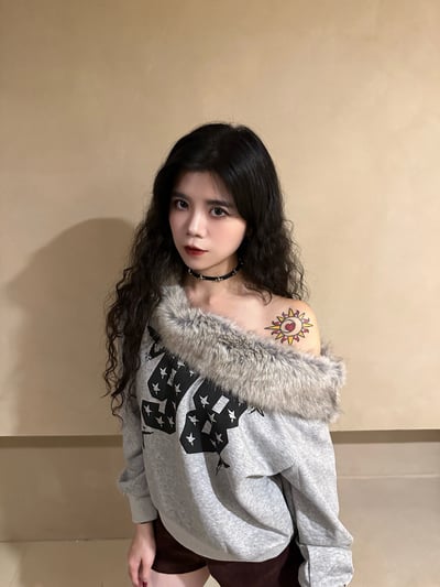 慵懶風毛絨絨一字領上衣1