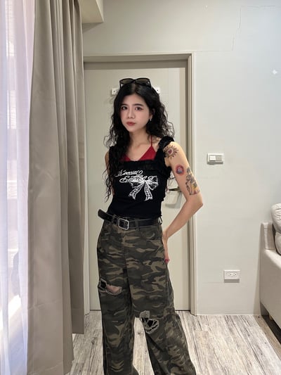 純欲木耳邊撞色假兩件上衣2