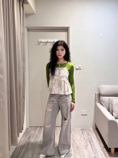 百搭必備刷破直筒牛仔褲1