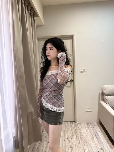 格紋蕾絲一字領透膚上衣8