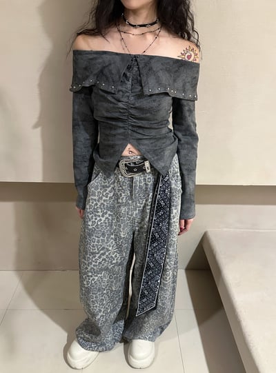 卯釘翻領修身一字領上衣1