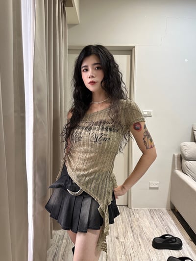 迷人焦點 微透單肩飄帶上衣9