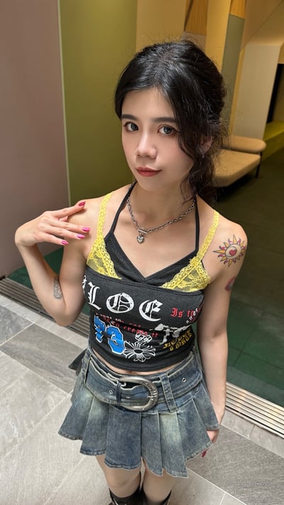 美式塗鴉假兩件式細肩背心4