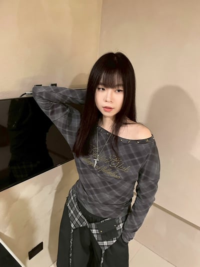 卯釘字母斜肩格紋上衣1