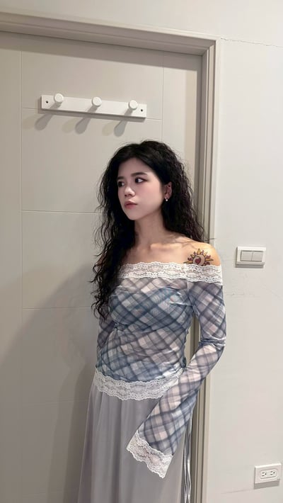 格紋蕾絲一字領透膚上衣4