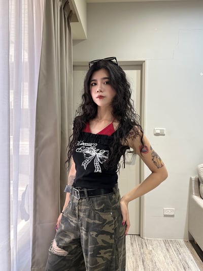 純欲木耳邊撞色假兩件上衣1