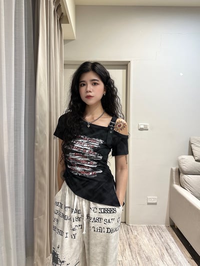 格子塗鴉單肩設計款上衣1