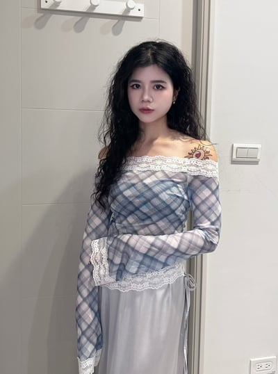 格紋蕾絲一字領透膚上衣3