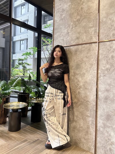 迷人焦點 微透單肩飄帶上衣7