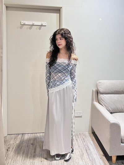 格紋蕾絲一字領透膚上衣2