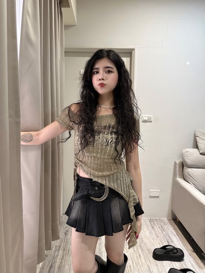 迷人焦點 微透單肩飄帶上衣11