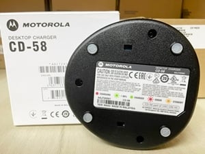 MOTOROLA CD-58 原廠新款單槽充電座 適用所有 UNI 新式電池 EVX-2612