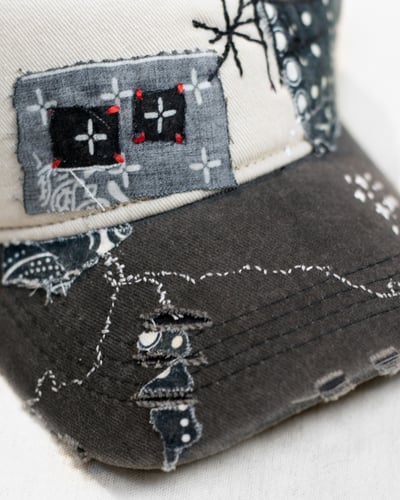 Fragments Caps – UNTITLED / 004 - Handcrafted · 1/12