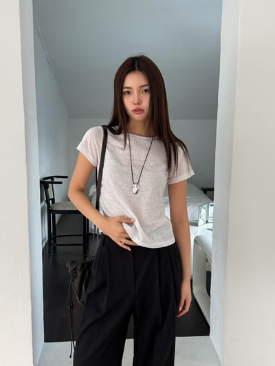 W5成團！《冷色調》亞麻素色短T1