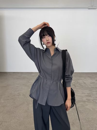W5成團！《冷色調》超舒服腰身綁繩襯衫1