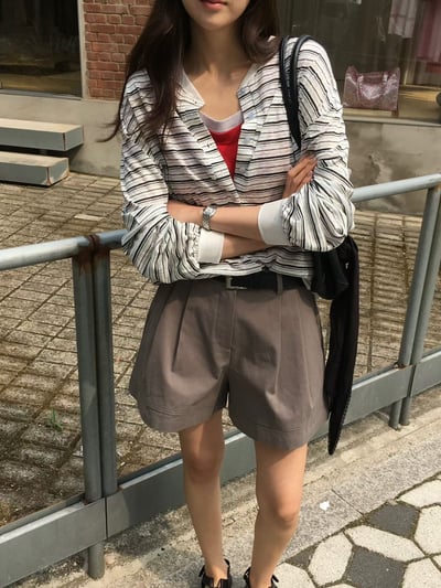 差一成團！《v家》超薄款條紋排扣罩衫12