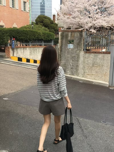 差一成團！《v家》超薄款條紋排扣罩衫11