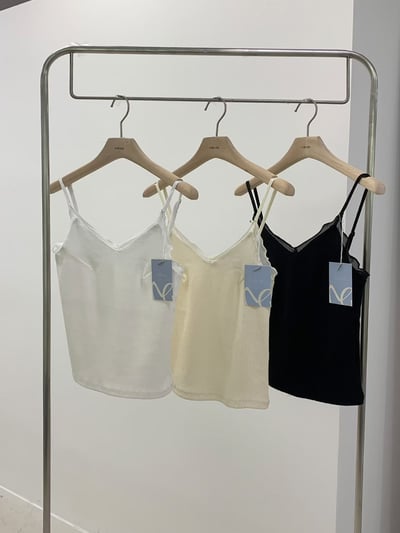 W8成團！《清新甜美》疊穿感蕾絲細肩背心8