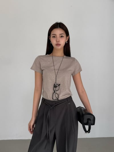 W5成團！《冷色調》亞麻素色短T4