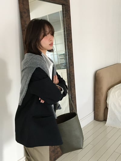 W0成團！《質感onni》類the row可調節羊皮水桶包6