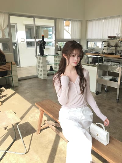 W6成團！《蔬菜家》花邊排扣打底衣2