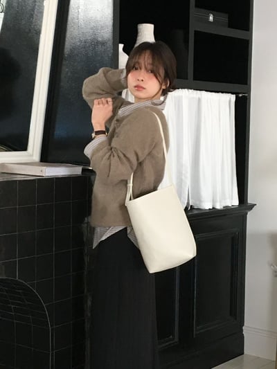 W0成團！《質感onni》類the row可調節羊皮水桶包3