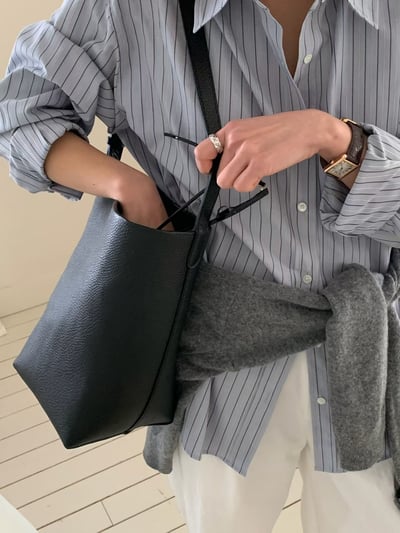 W0成團！《質感onni》類the row可調節羊皮水桶包1