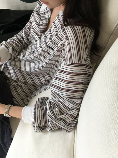 差一成團！《v家》超薄款條紋排扣罩衫23