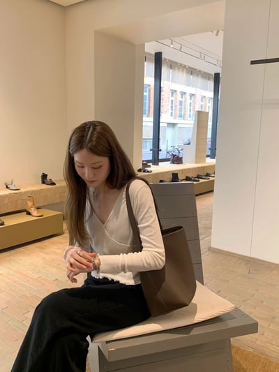 W8成團(已經要等10-14天)！《ounce》木耳邊下擺交叉上衣4