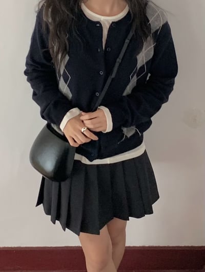 深藍現貨!《2025 trend》直式菱格紋針織外套5