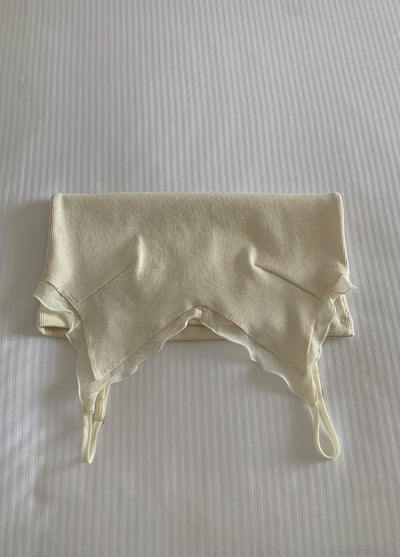 W8成團！《清新甜美》疊穿感蕾絲細肩背心6