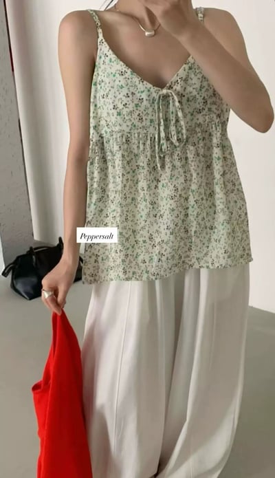 早鳥價開團中！《小資湊免運》碎花可調節細肩背心6