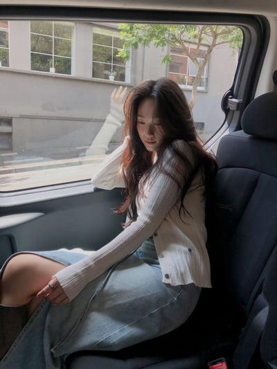 W5成團！《d家》愛心爆棚前開衩牛仔裙9