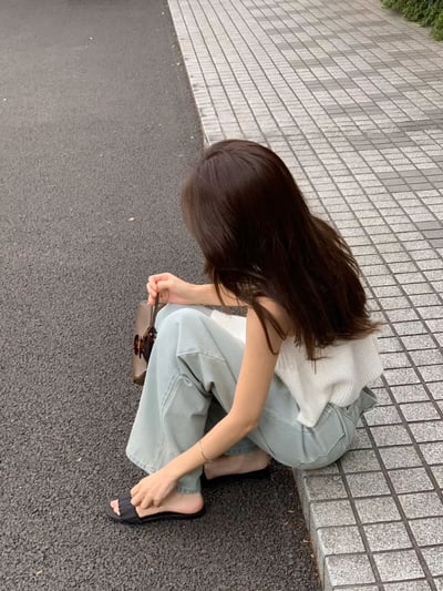 W8成團！《ounce》藍色鬚鬚裙搭配的美拖鞋4