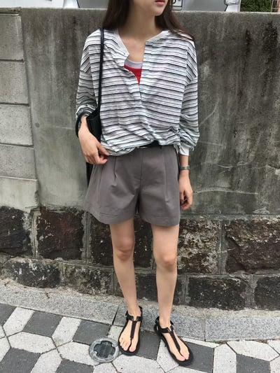 差一成團！《v家》超薄款條紋排扣罩衫9