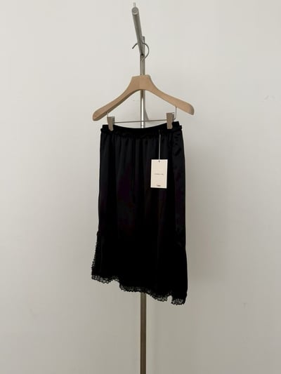 W5成團！《L&K》蛋糕奶油邊綁帶蕾絲半裙9