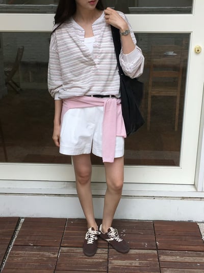 差一成團！《v家》超薄款條紋排扣罩衫2