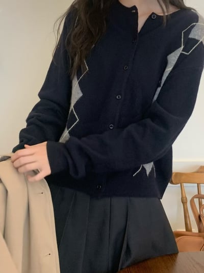 深藍現貨!《2025 trend》直式菱格紋針織外套6