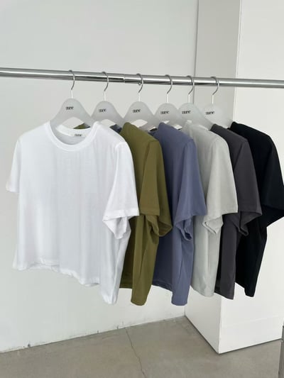 W7成團！只剩三色《26春夏爆紅設計師》寬鬆圓領tee1