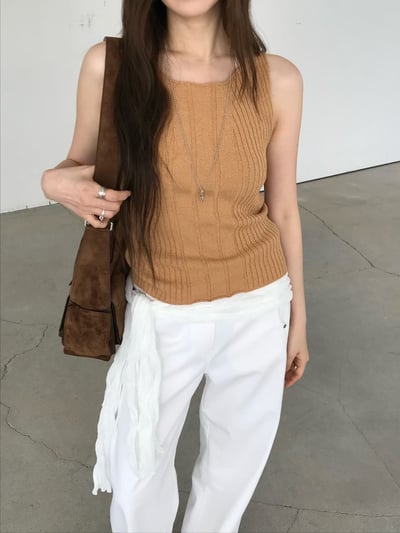 W7成團！《26春夏爆紅設計師》不規則直紋針織背心1