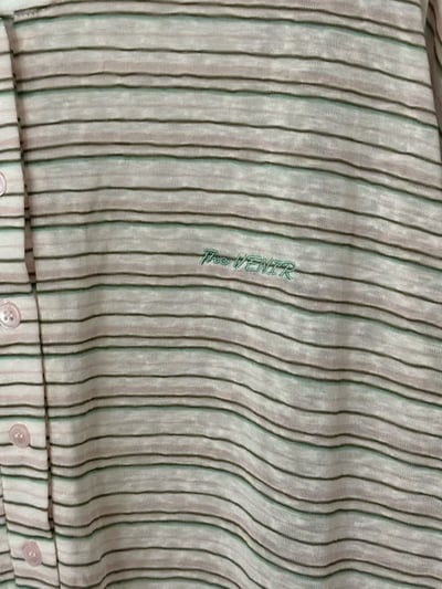 差一成團！《v家》超薄款條紋排扣罩衫17